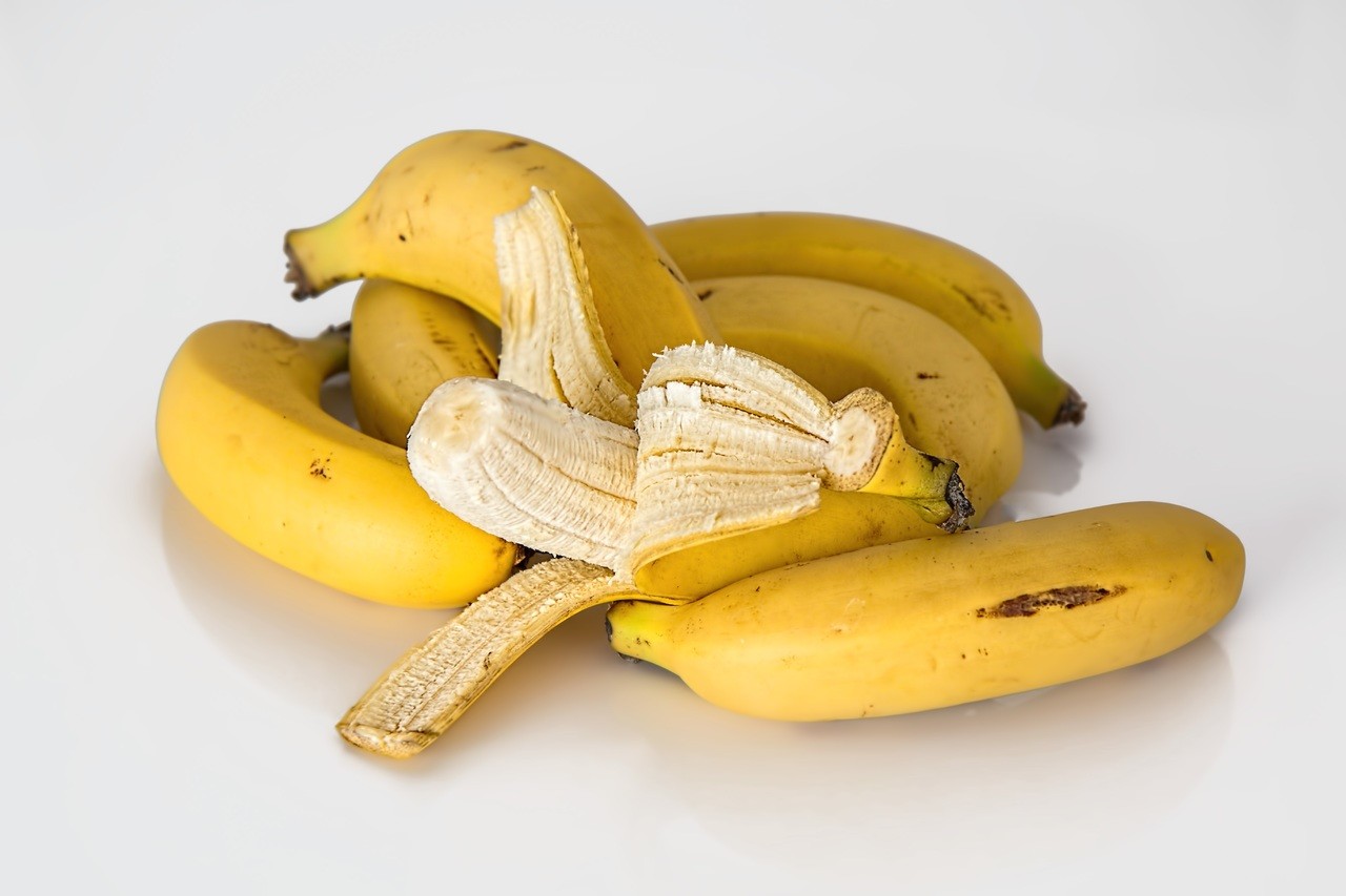 فوائد قشر الموز للبشرة الدهنية